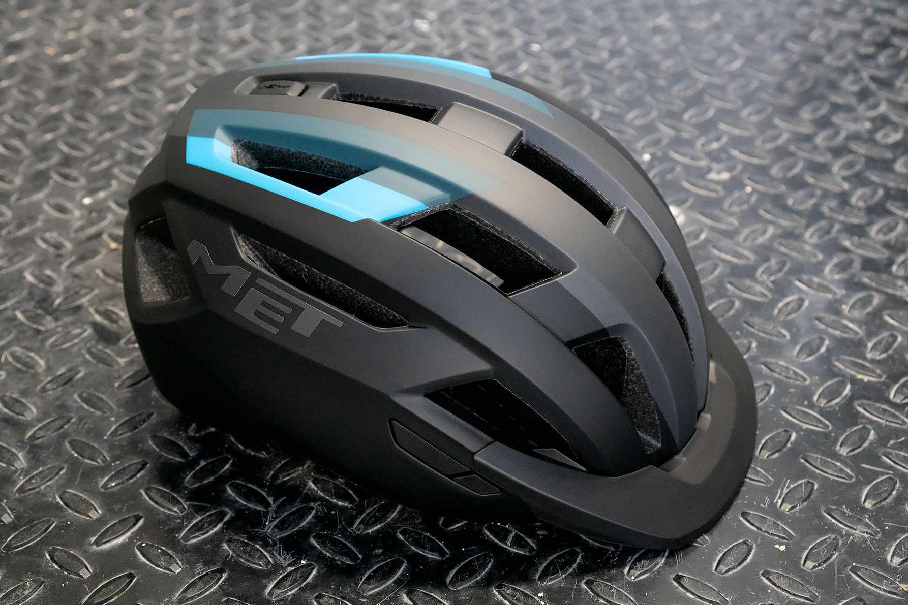 MET Allroad gravel helmet