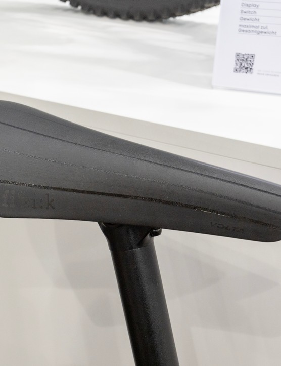 Cannondale Hooligan Fizik saddle.